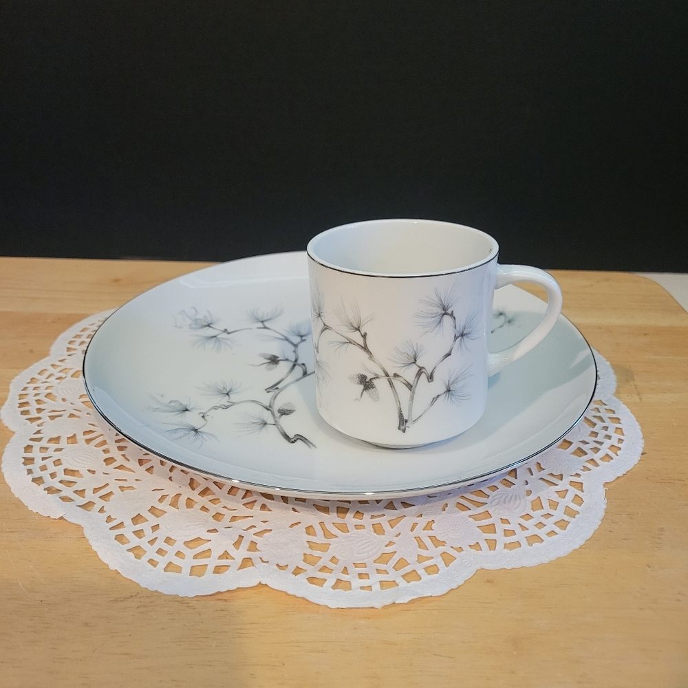 Caroline Pine by Meito Snack Plate & Cup Set of Four  Vintage & Discontinued